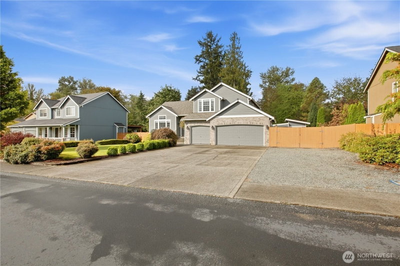 10910 238th Avenue Ct E photo 39