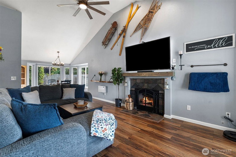 11505 232nd Avenue Ct E photo 2