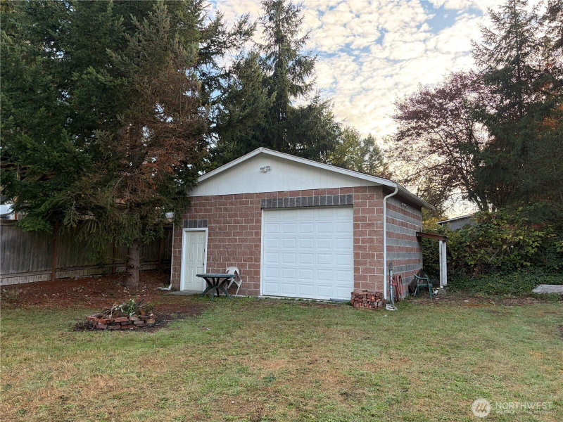 7226 192nd Avenue E photo 1
