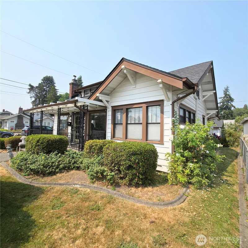 723 5th Avenue NW photo 1