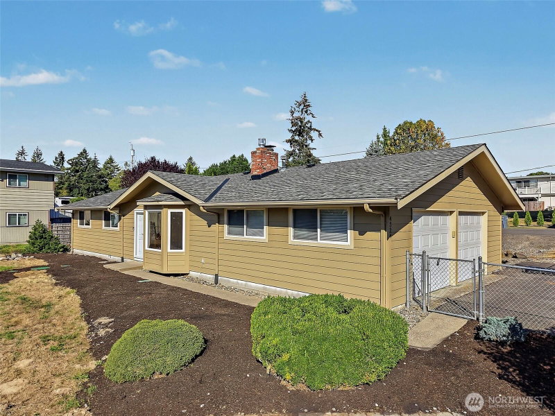 4324 108th Avenue E photo 2