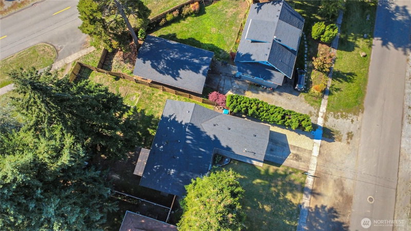 202 Bridge Street SE photo 27