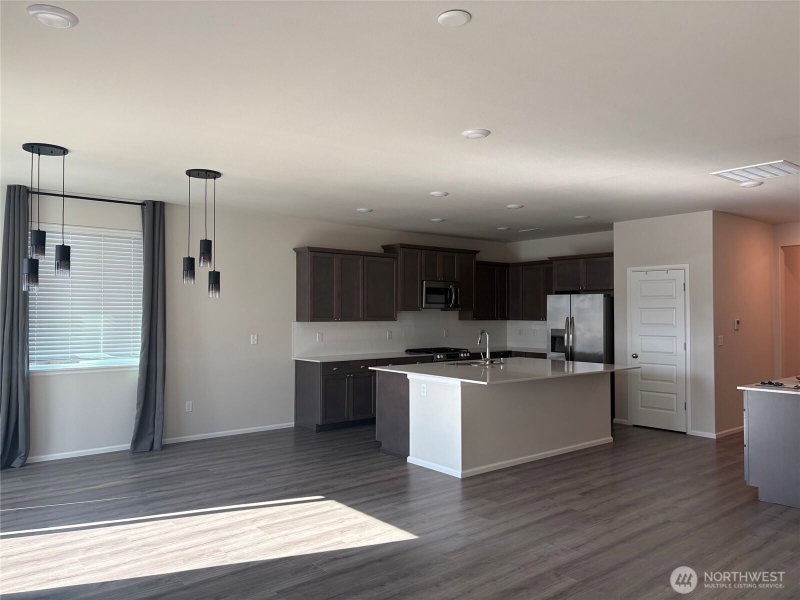13714 197th Street E photo 2