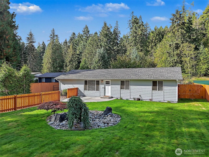 10024 Angeline Road E photo 2