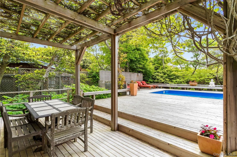 293 Bay Walk