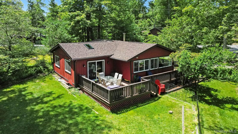 6 Berkshire Trail