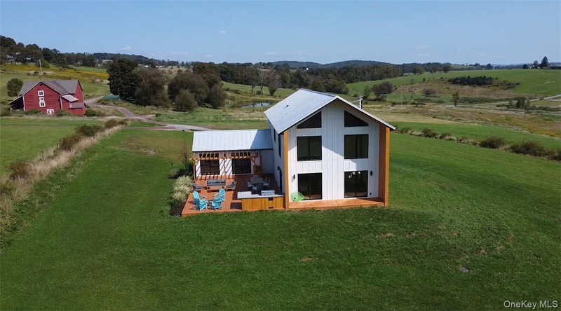 32 Long Farm Way