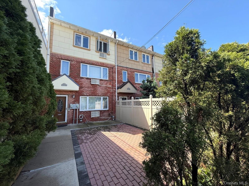6542 Metropolitan Avenue