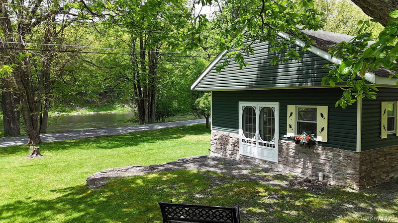 860 River Road