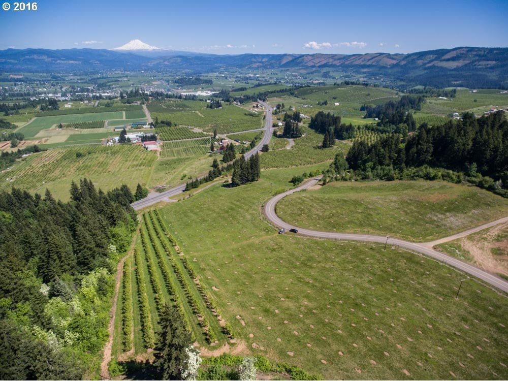 Listing photo 4 of 26, 4245 HWY 35, Hood River, OR, 97031