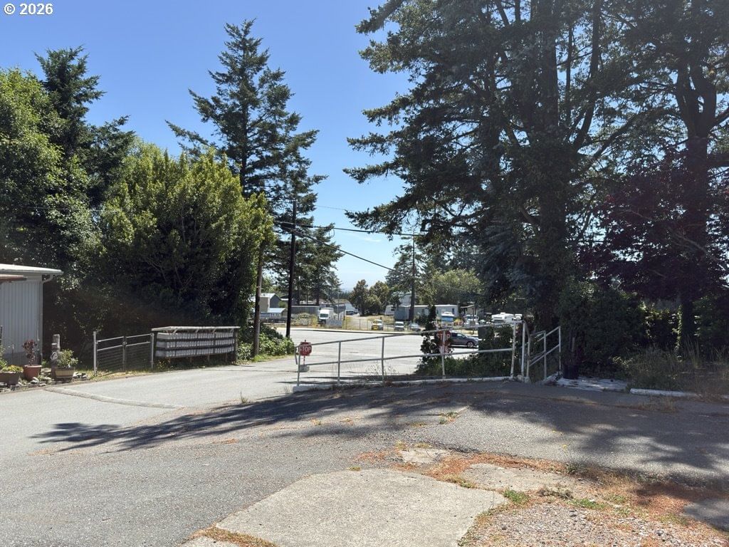 Listing photo 5 of 28, 97883 Court ST #31, Brookings, OR, 97415