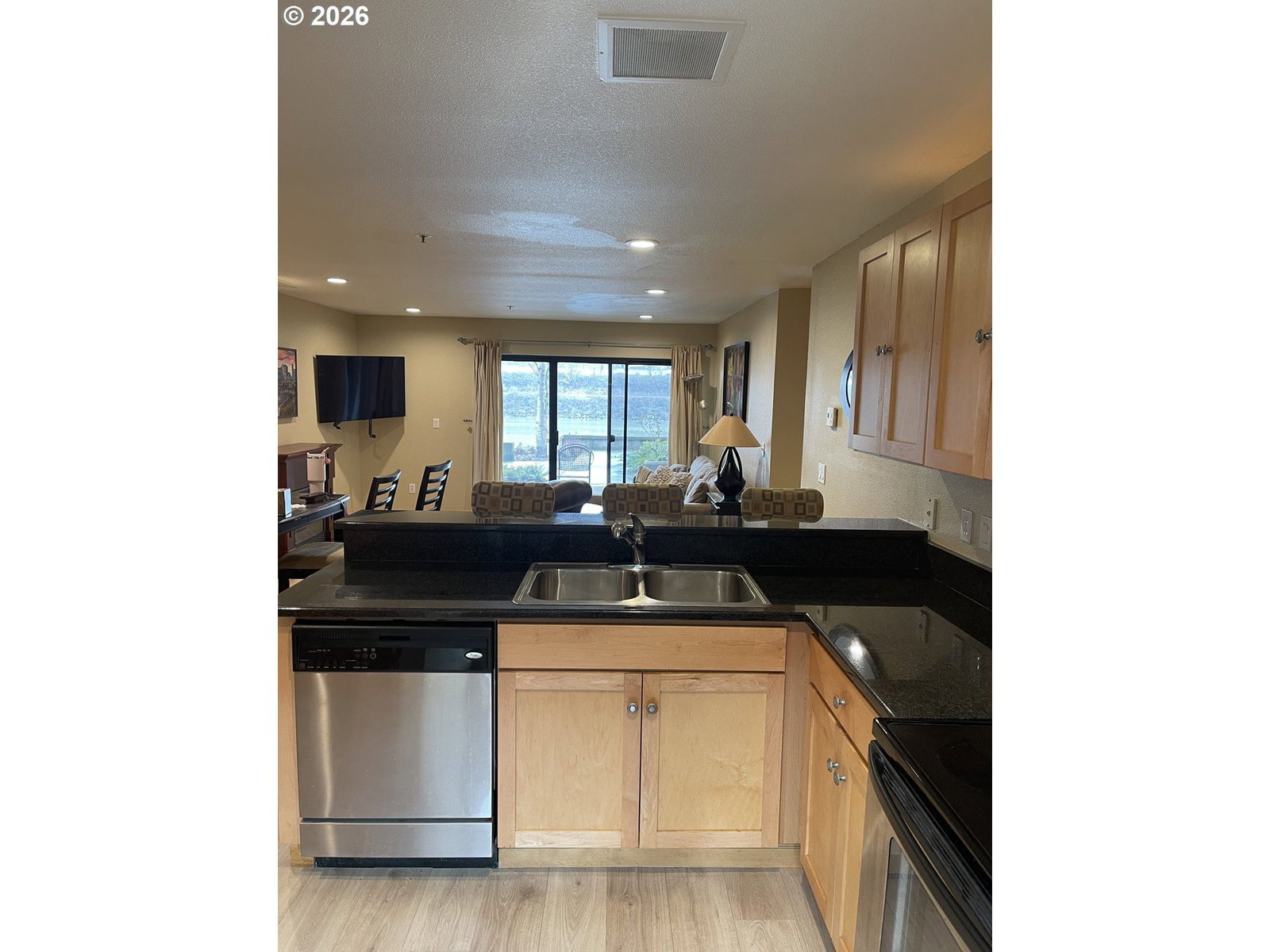 Listing photo 5 of 36, 810 NW NAITO PKWY #F-10, Portland, OR, 97209