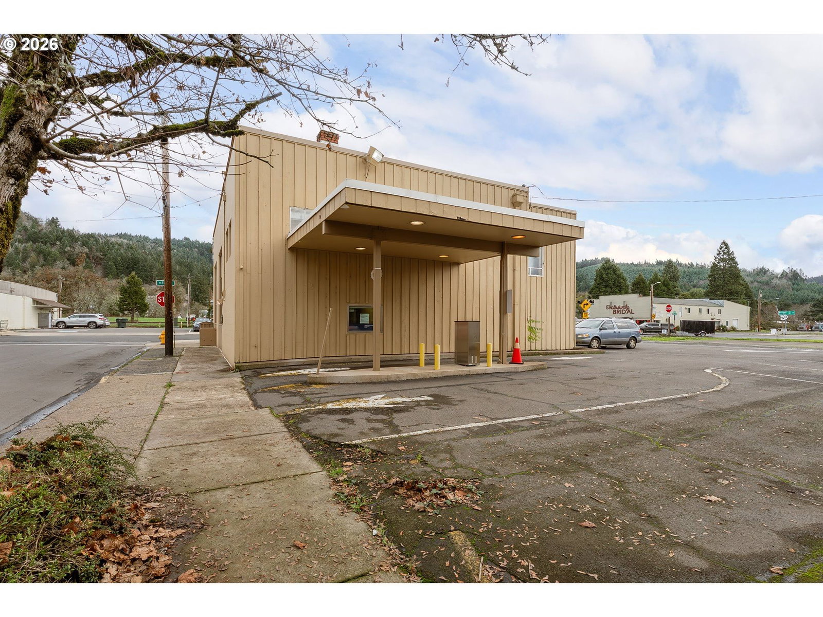 Listing photo 4 of 39, 229 N FIRST ST, Drain, OR, 97435