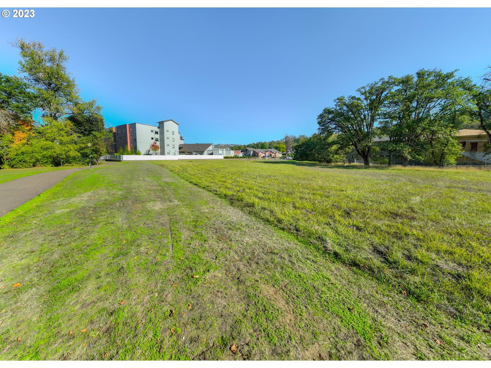 Listing photo 4 of 12, 2460 NW EDENBOWER BLVD, Roseburg, OR, 97471