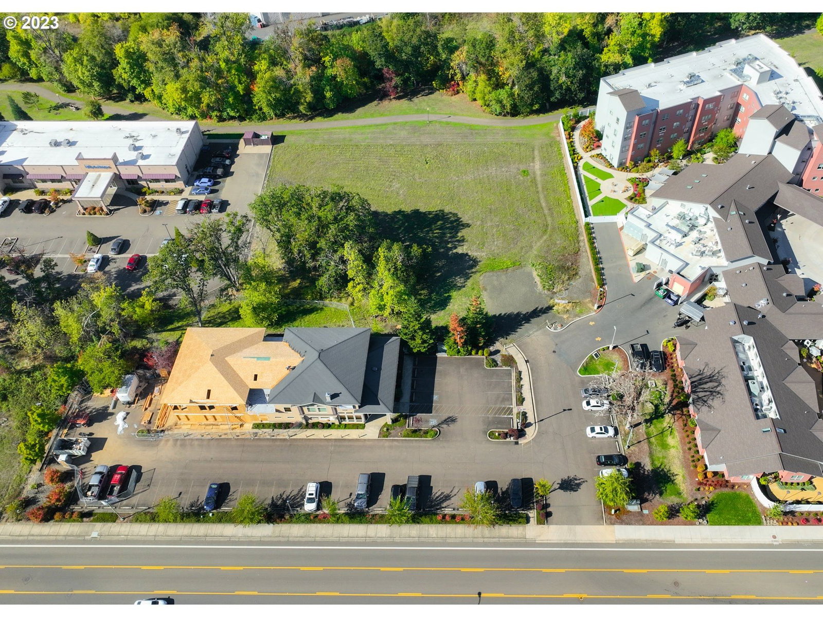 Listing photo 5 of 12, 2460 NW EDENBOWER BLVD, Roseburg, OR, 97471