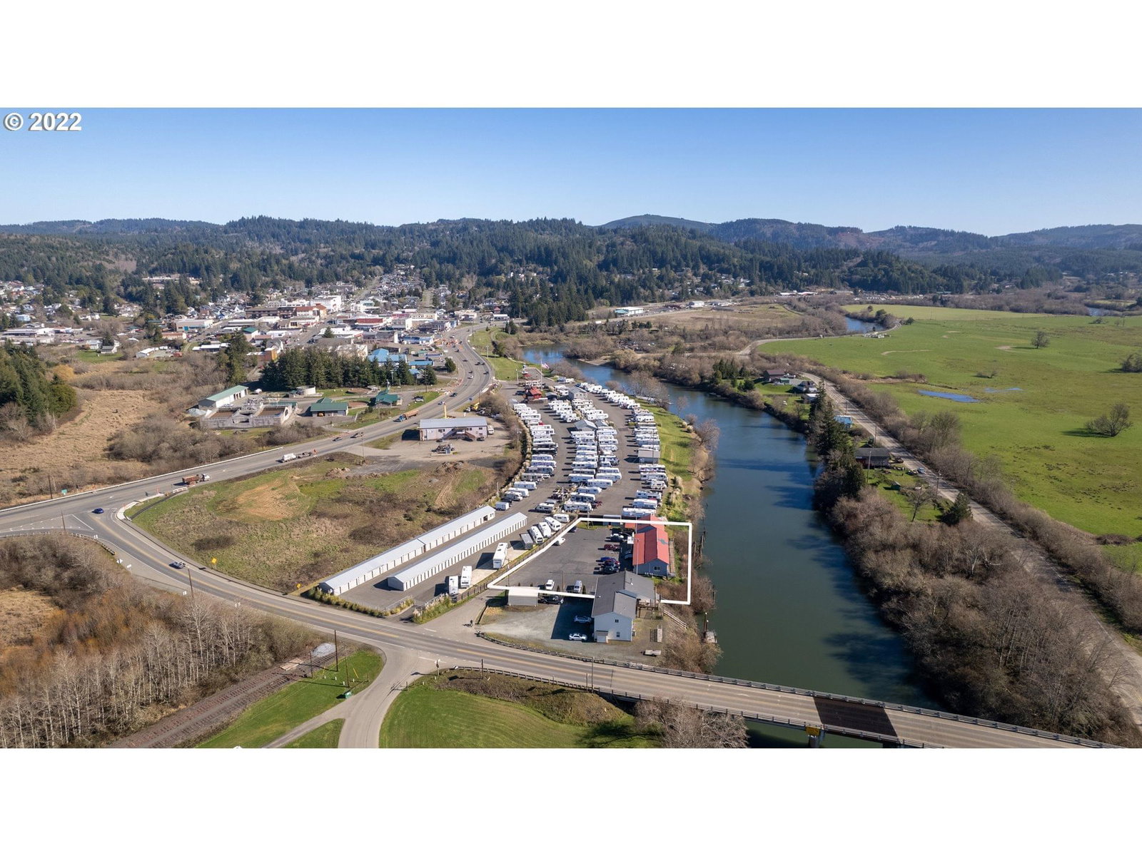 Listing photo 5 of 27, 751 W RIVERSIDE DR, Coquille, OR, 97423