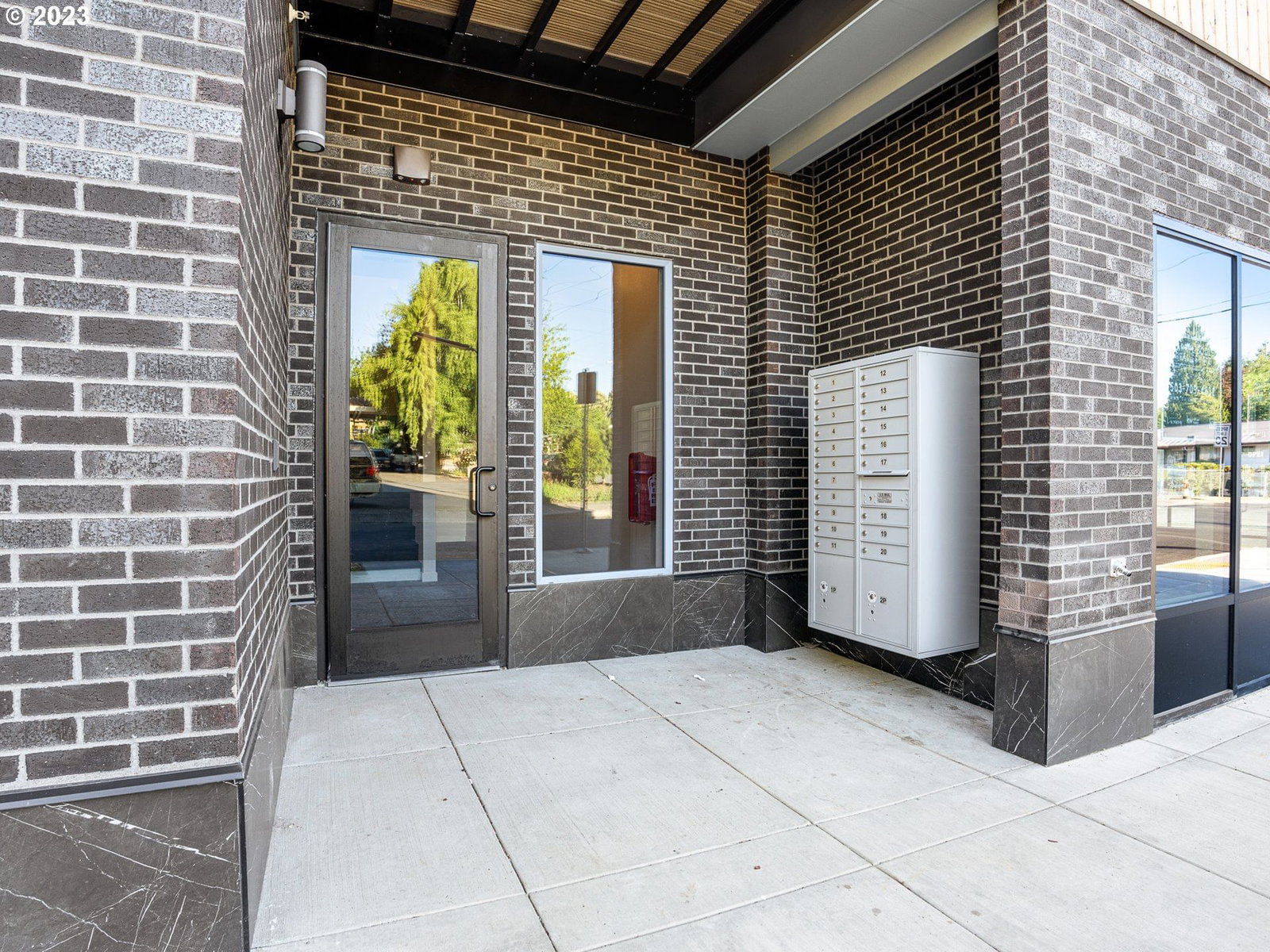 Listing photo 4 of 45, 4738 SE BELMONT ST, Portland, OR, 97215