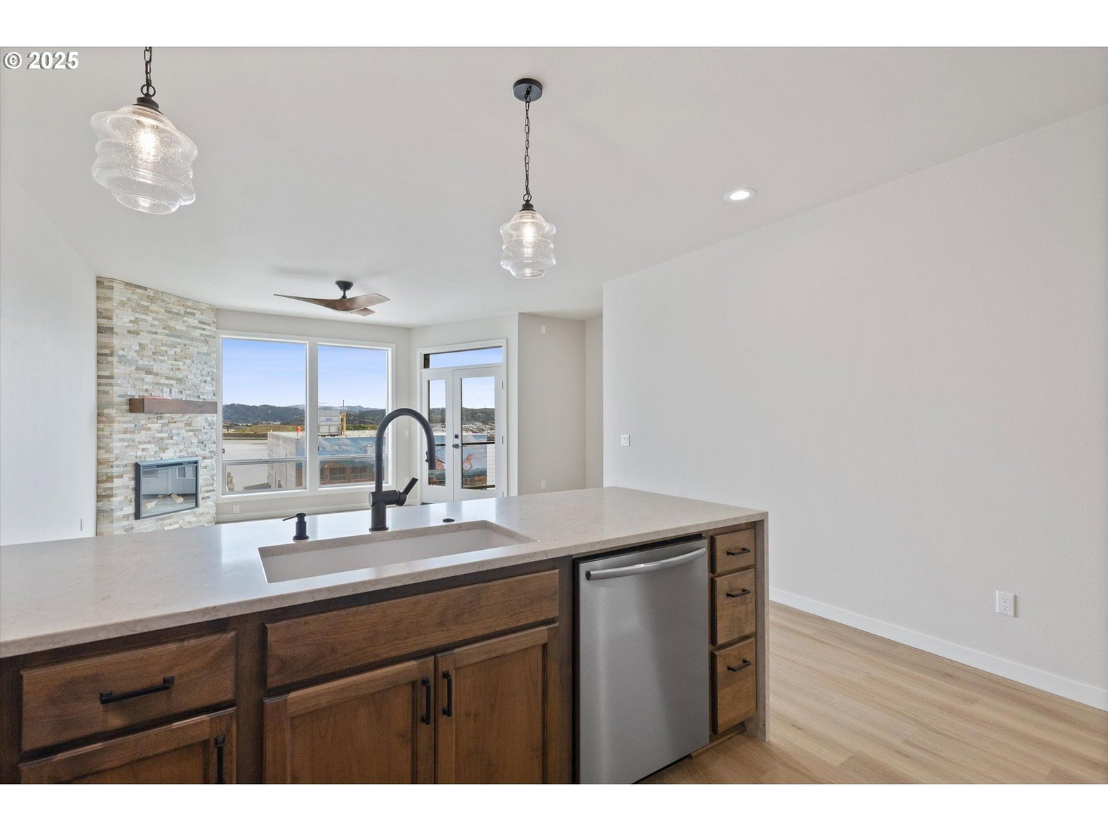Listing photo 4 of 30, 815 SW 13TH ST #3, Newport, OR, 97365