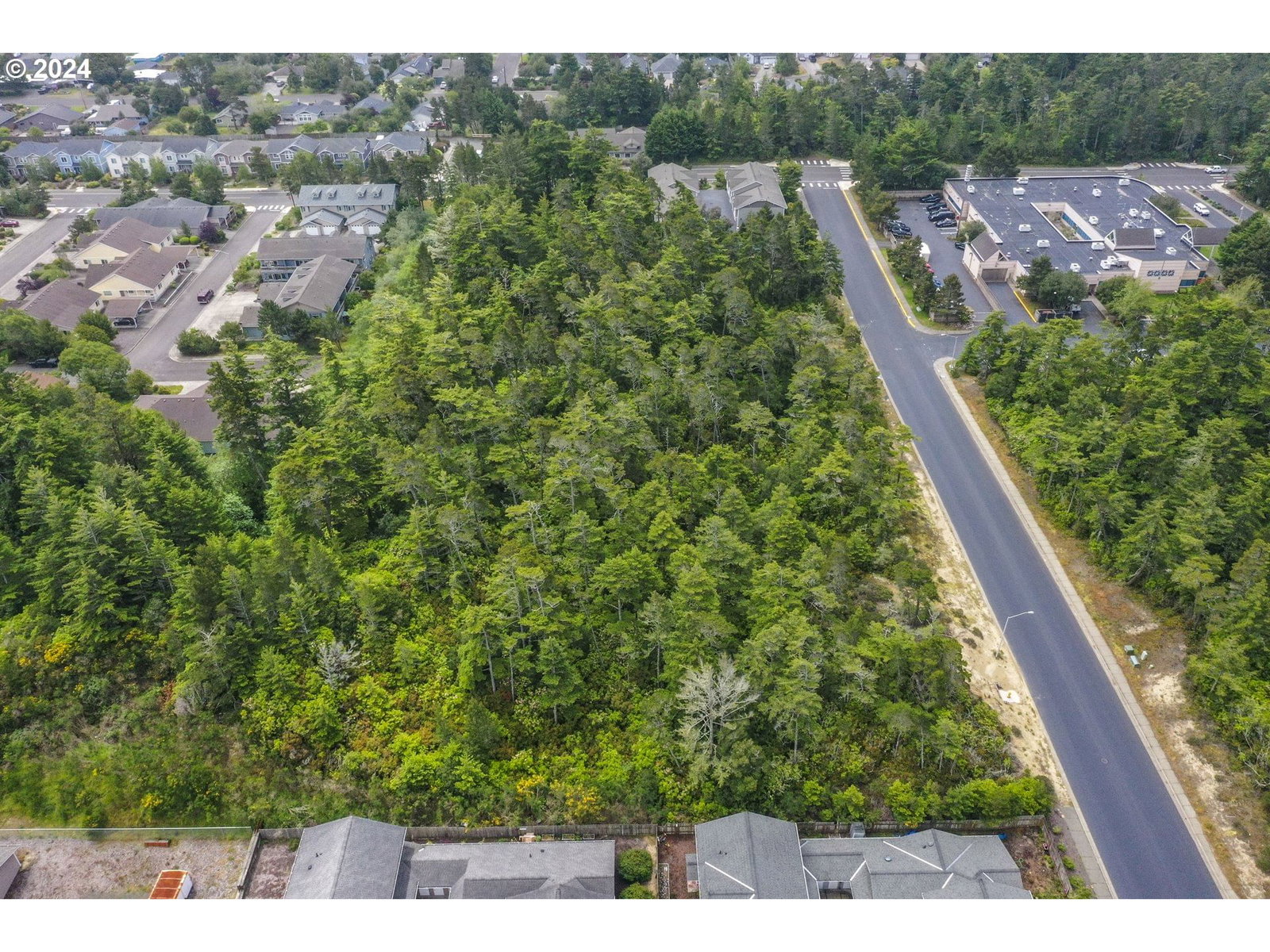 Listing photo 5 of 10, Hemlock ST, Florence, OR, 97439
