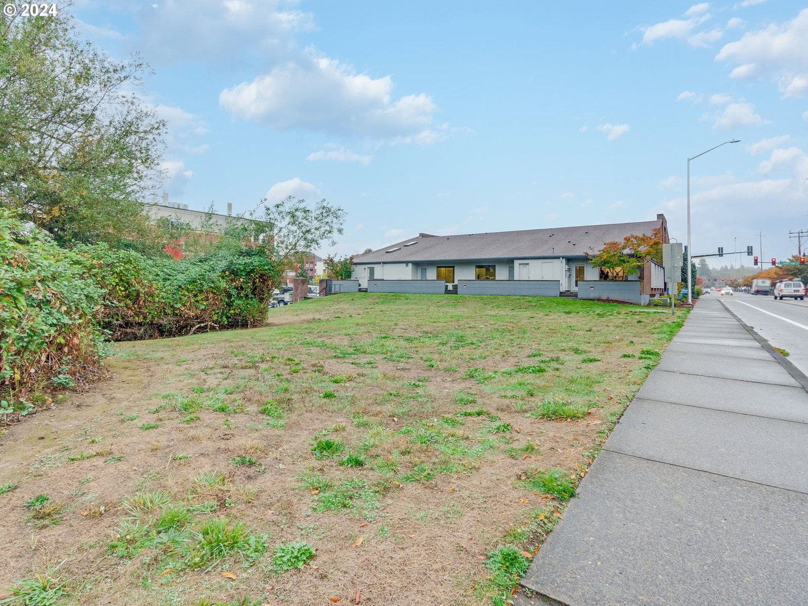 Listing photo 4 of 23, 8475 SW TUALATIN RD, Tualatin, OR, 97062