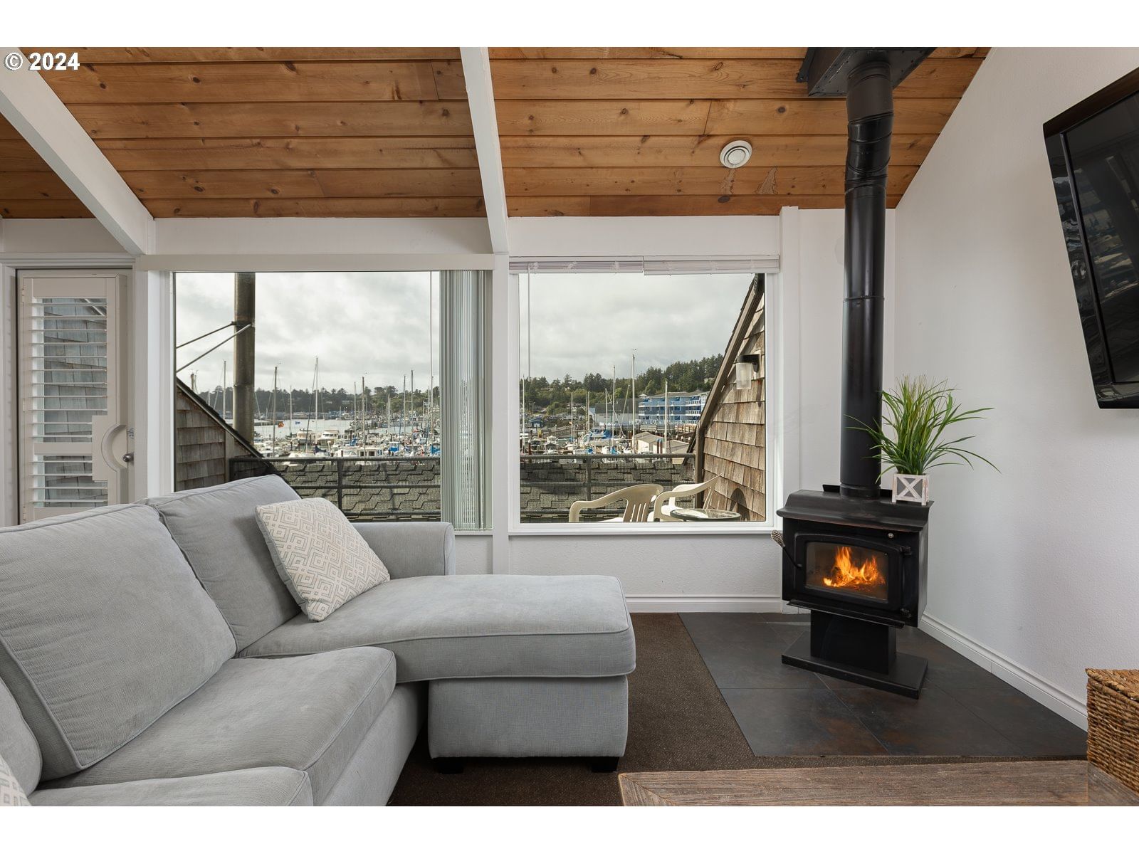 Listing photo 5 of 37, 1000 SE BAY BLVD #202/302, Newport, OR, 97365