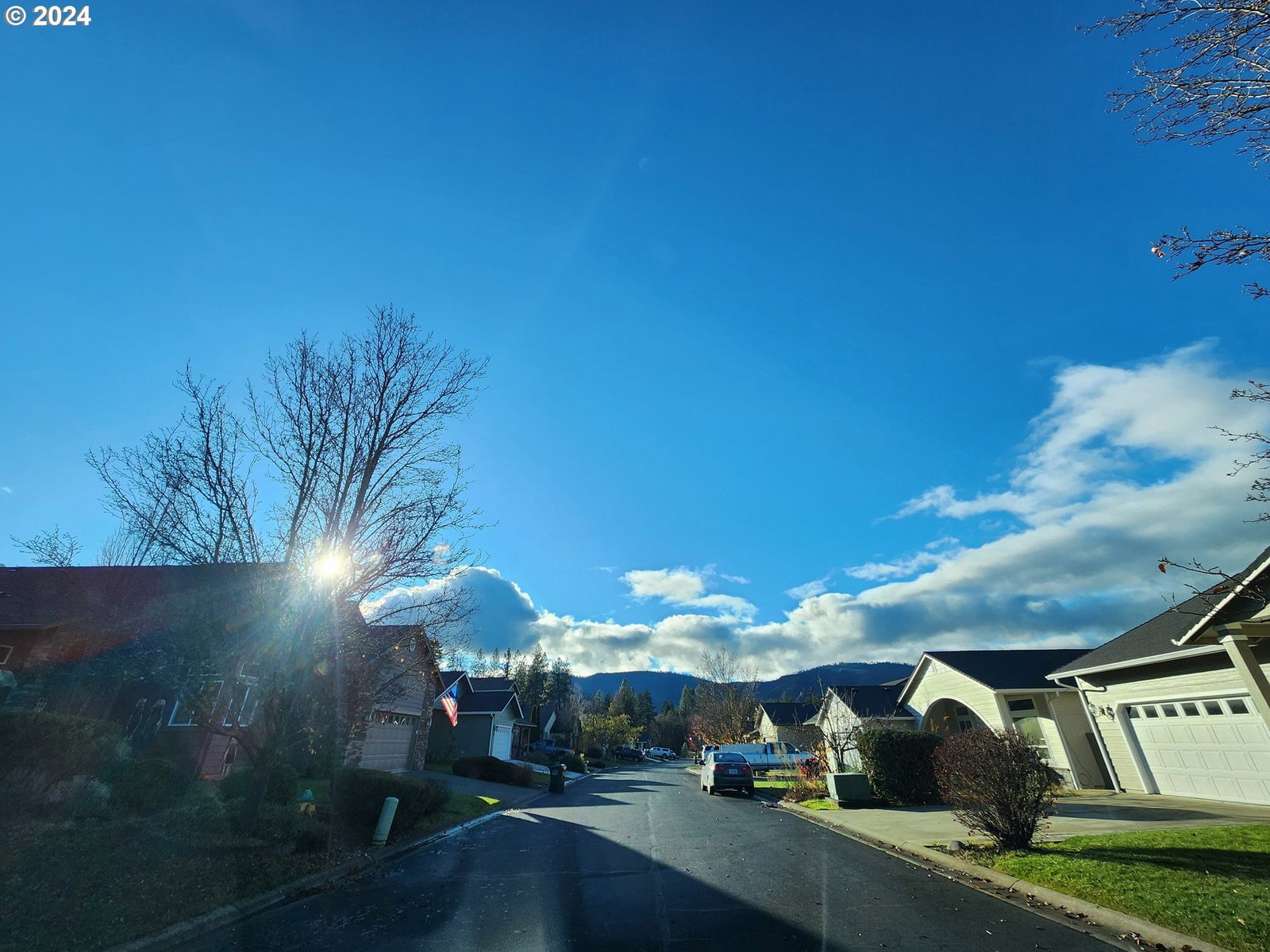 Listing photo 4 of 6, 221 CEDAR RIDGE DR, Cave Junction, OR, 97523