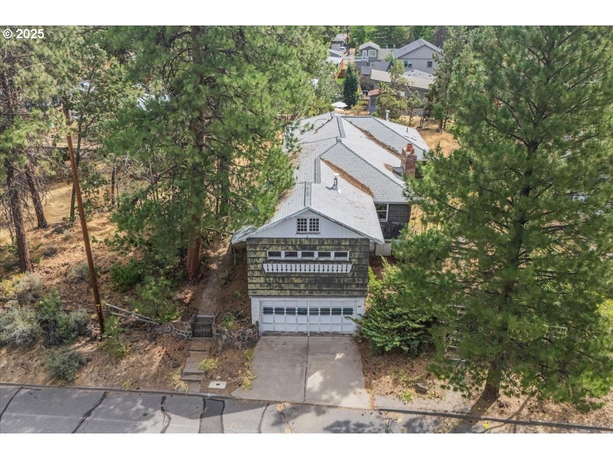 Listing photo 5 of 30, 438 NE 9TH ST, Bend, OR, 97701