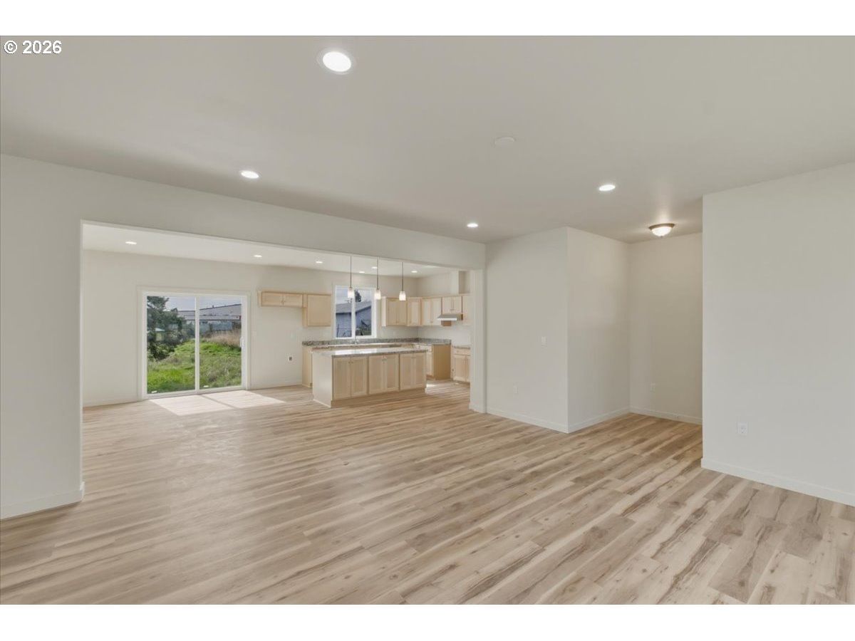 Listing photo 5 of 43, 371 E 2ND AVE, Junction City, OR, 97448