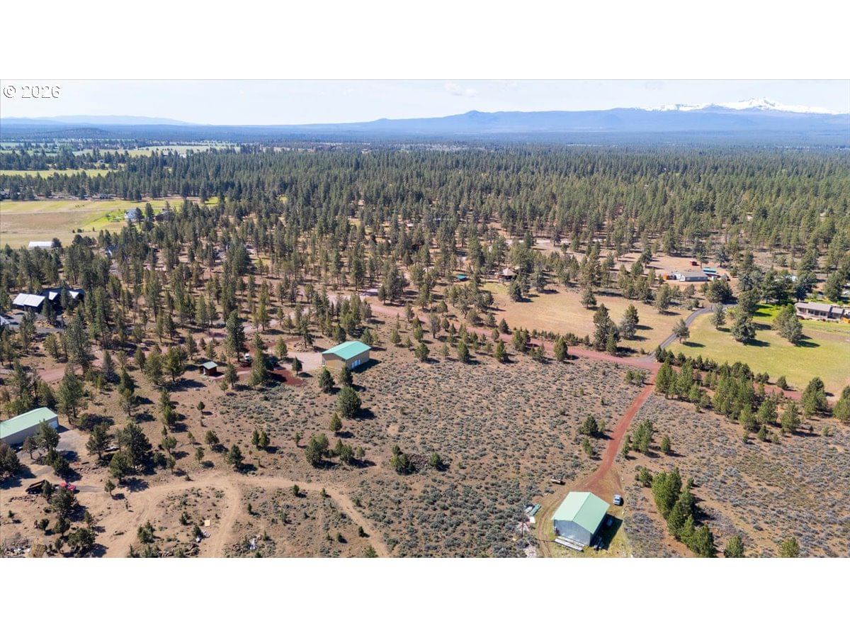 Listing photo 4 of 47, 69375 LAKE DR, Sisters, OR, 97759