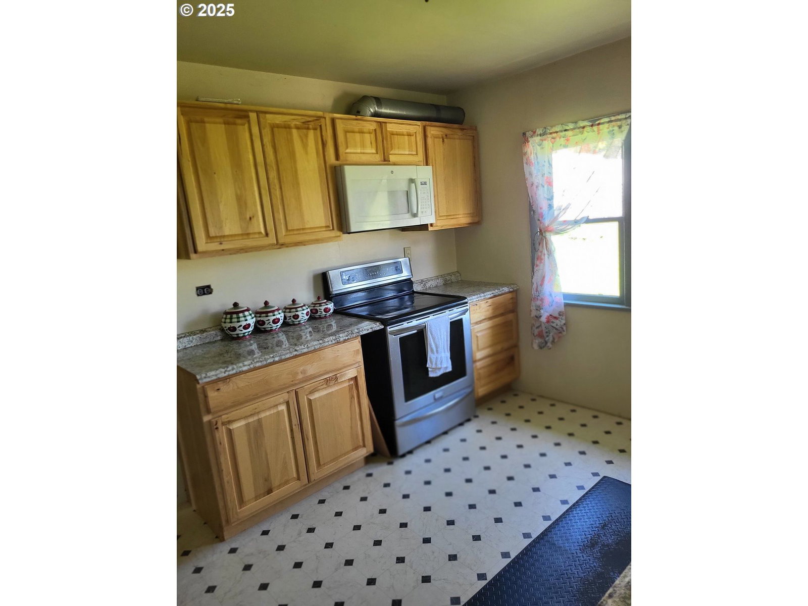 Listing photo 5 of 35, 4359 CANYONVILLE RIDDLE RD, Riddle, OR, 97469