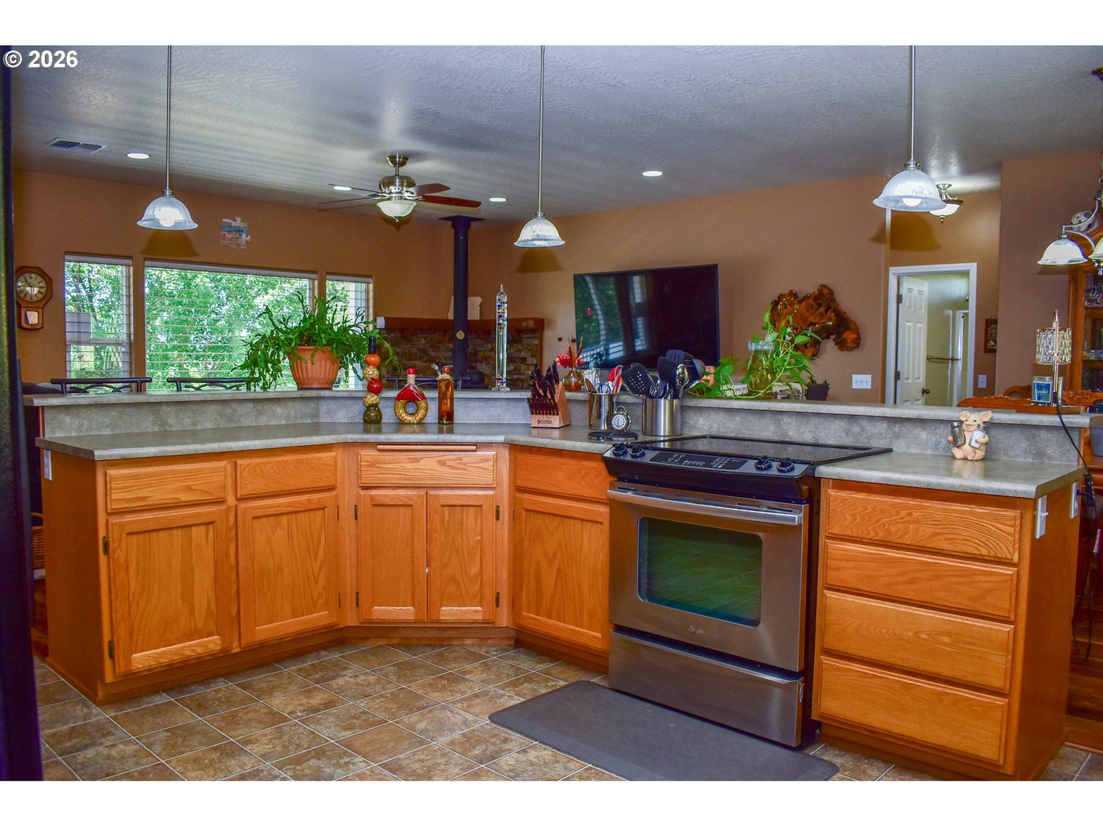 Listing photo 5 of 31, 799 Three Pines RD, Grants Pass, OR, 97526