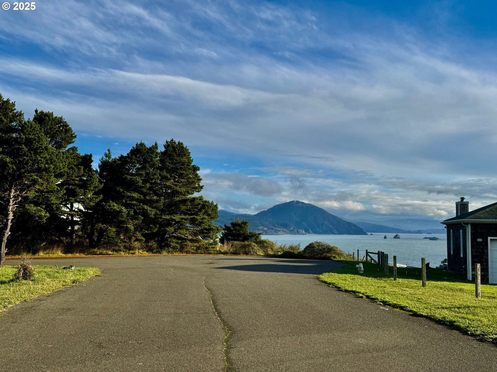 Listing photo 4 of 16, 805 KING ST, Port Orford, OR, 97465
