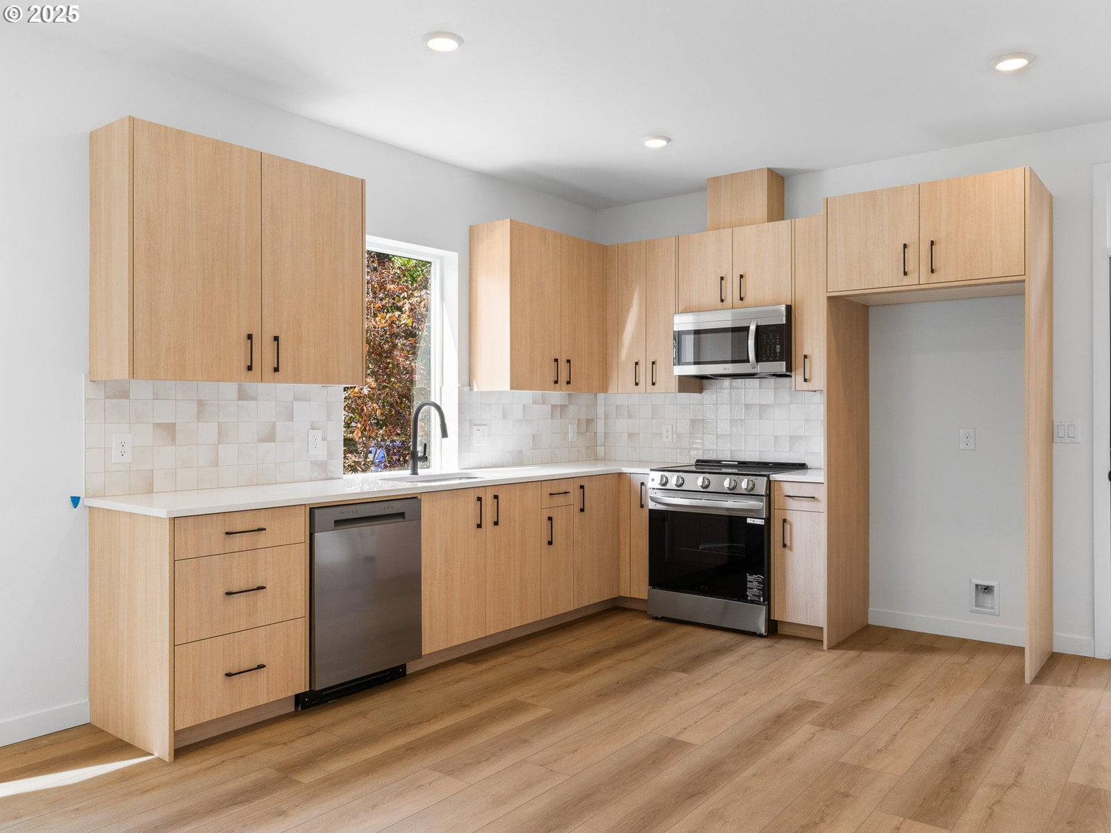 Listing photo 4 of 12, 3863 N Willis BLVD #8, Portland, OR, 97217