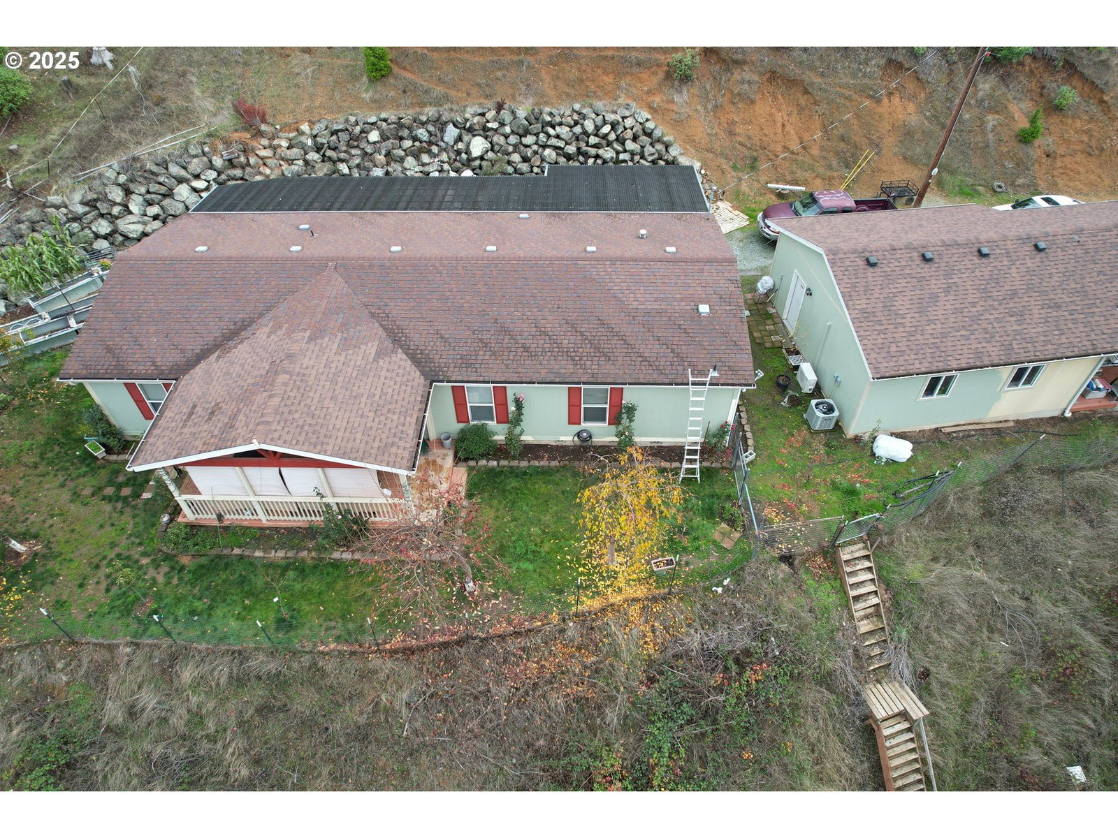 Listing photo 4 of 48, 1320 SHOESTRING RD, Riddle, OR, 97469