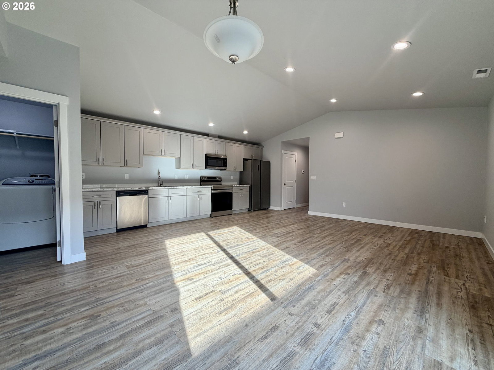 Listing photo 5 of 19, 140 SE EIGHTH CT, Irrigon, OR, 97844