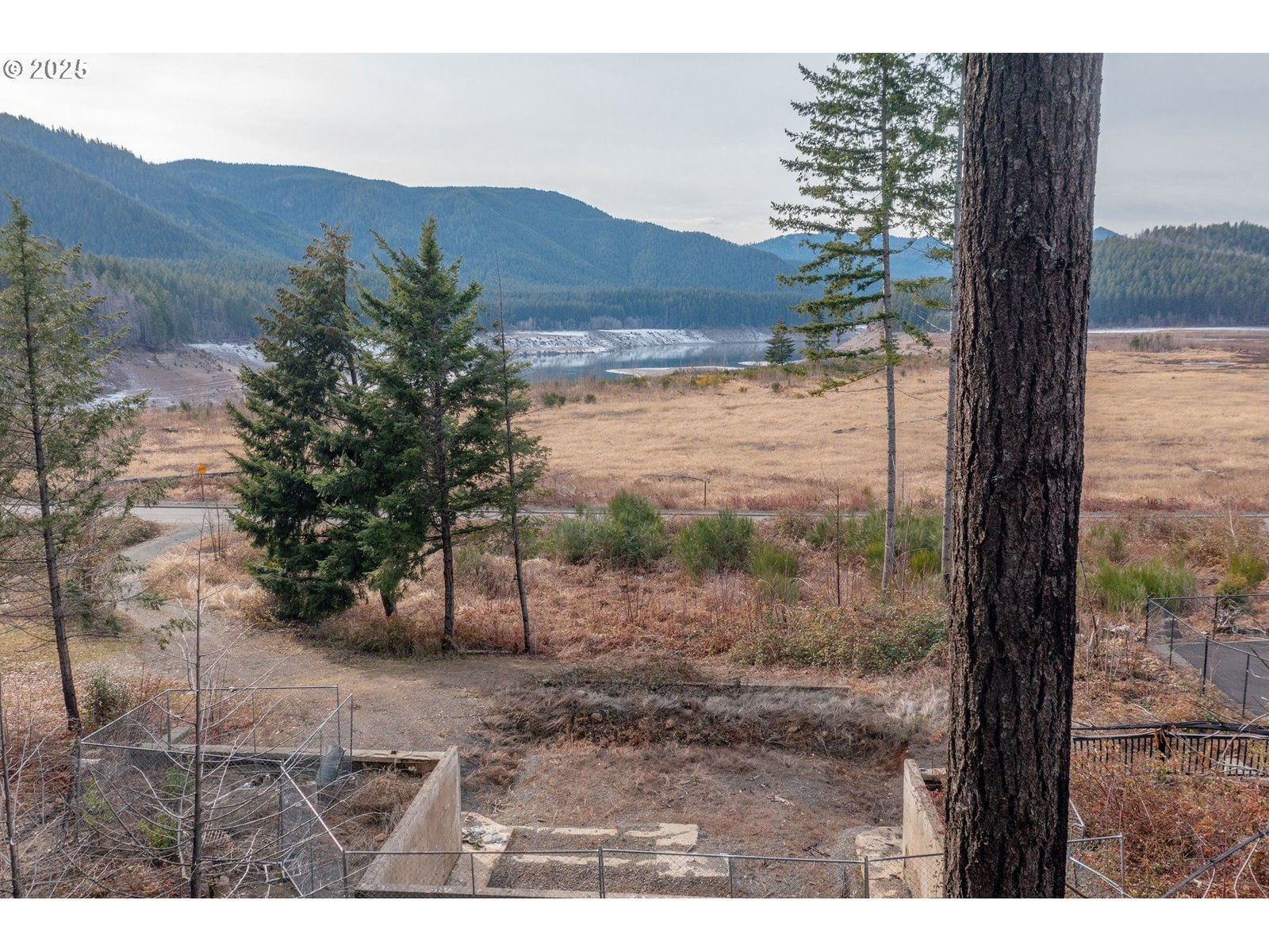 Listing photo 4 of 7, 360 S DETROIT RD, Detroit, OR, 97342