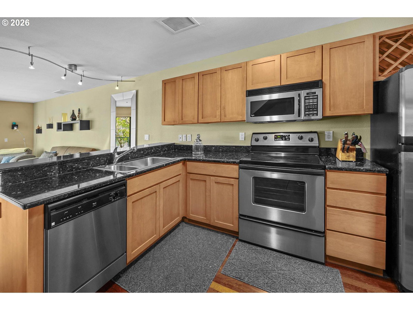 Listing photo 4 of 28, 920 NW NAITO PKWY #J25, Portland, OR, 97209