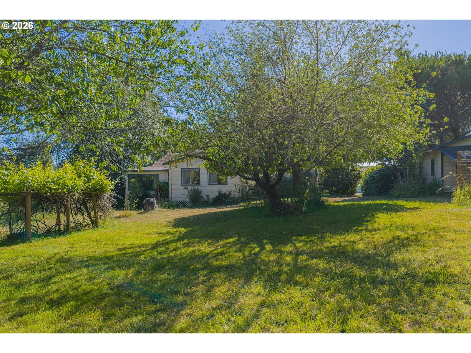 Listing photo 5 of 38, 635 25TH ST, Myrtle Point, OR, 97458