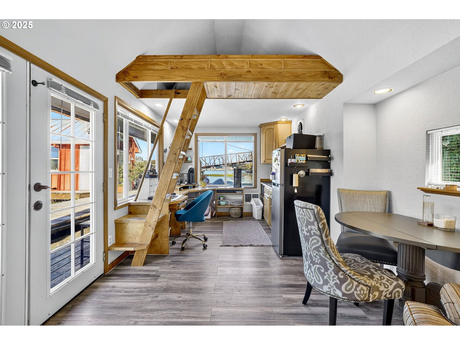 Listing photo 4 of 14, 901 S McLoughlin BLVD #B, Oregon City, OR, 97045