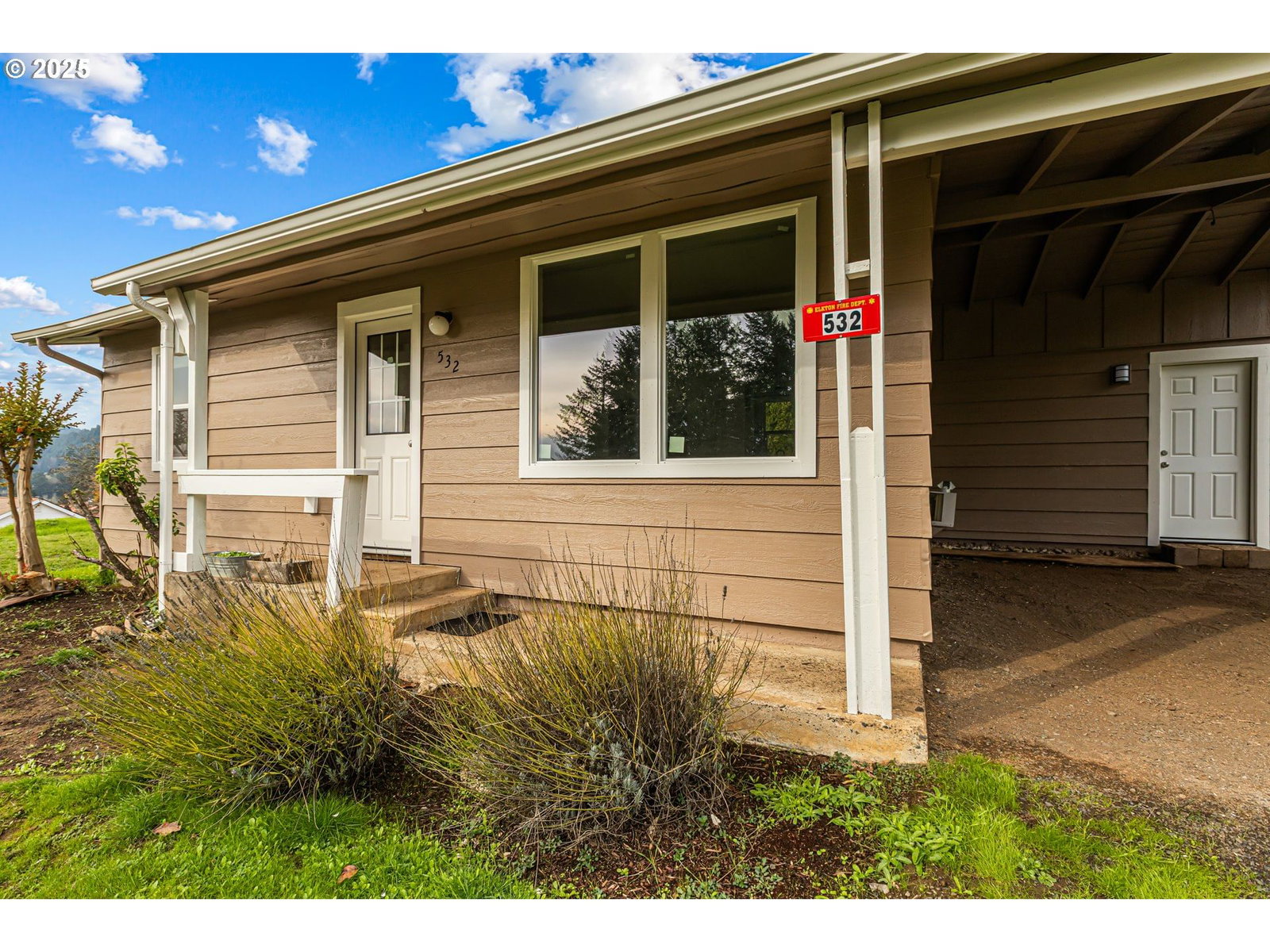 Listing photo 4 of 32, 532 2ND ST, Elkton, OR, 97436