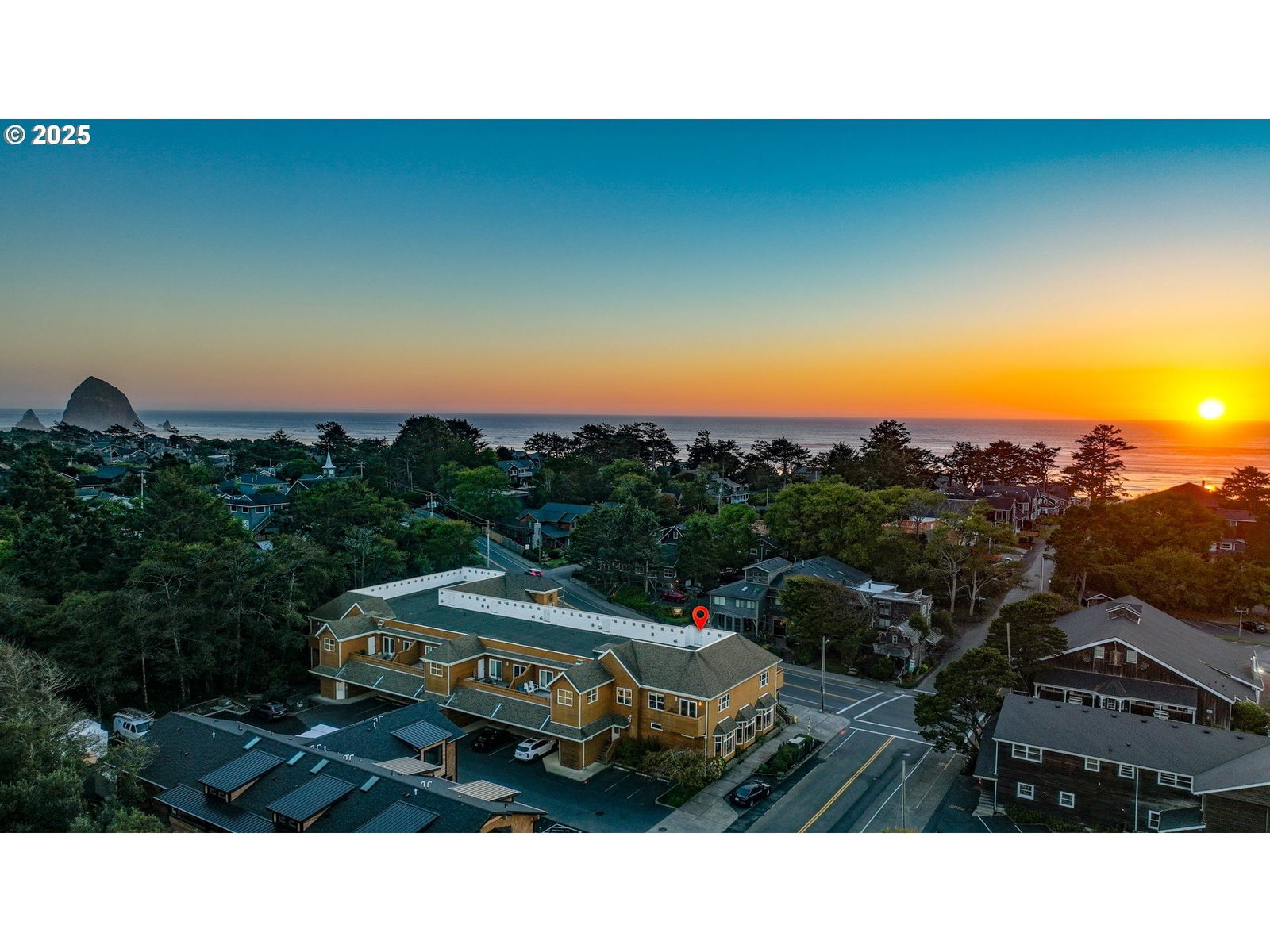 Listing photo 4 of 48, 123 S Hemlock ST ##201, Cannon Beach, OR, 97110