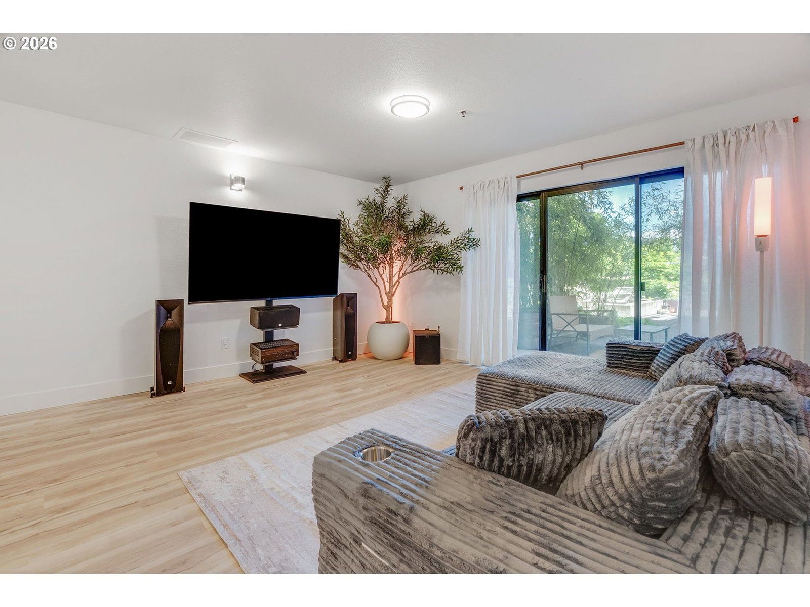 Listing photo 4 of 33, 730 NW NAITO PKWY #E10, Portland, OR, 97209