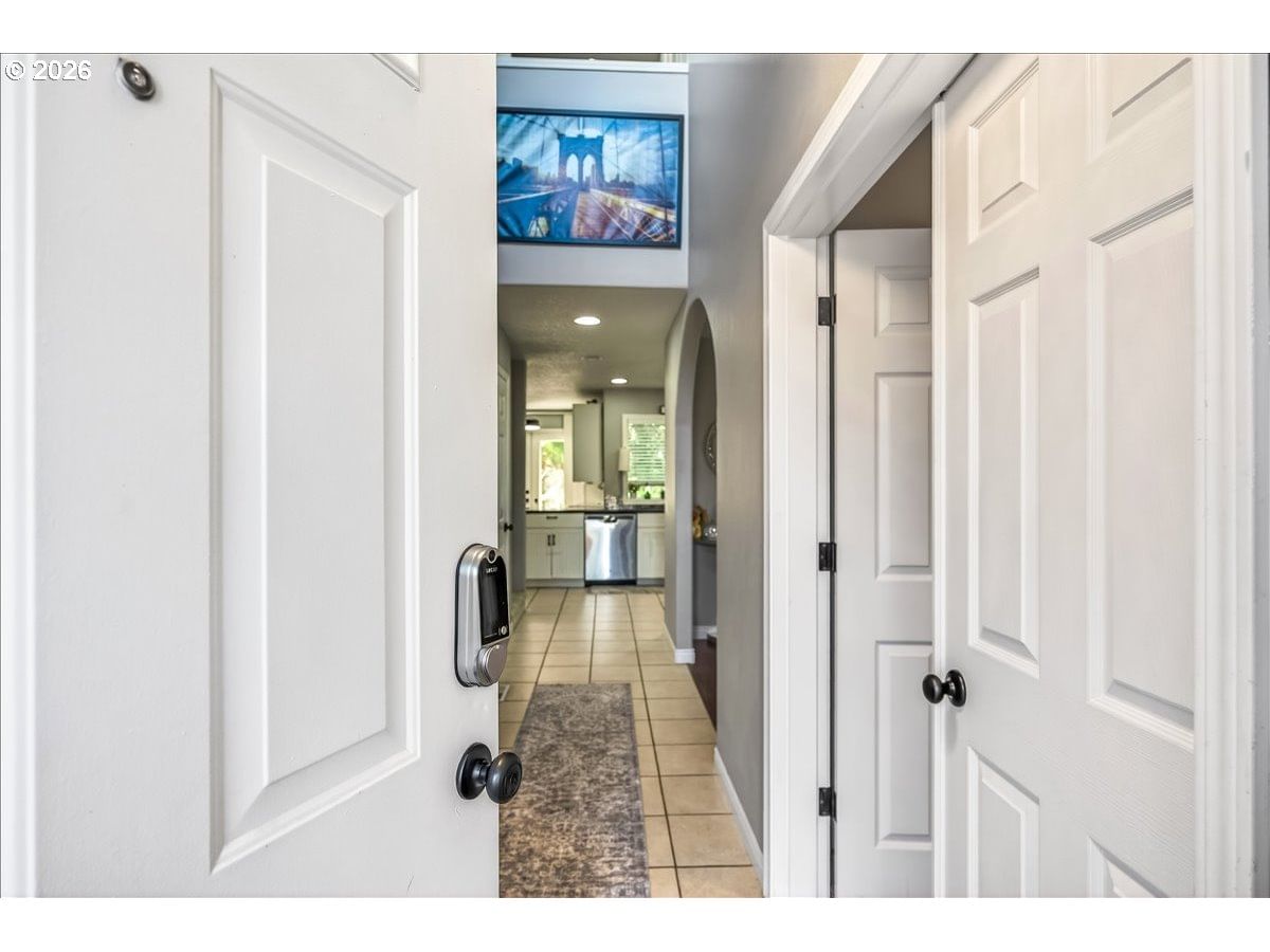 Listing photo 4 of 39, 867 SE 39TH CT, Hillsboro, OR, 97123
