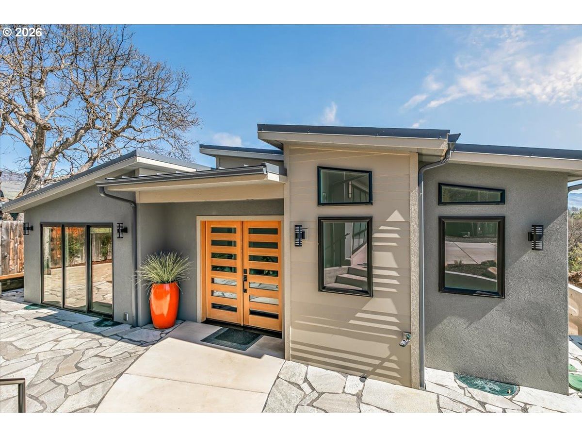 Listing photo 5 of 43, 852 OAK ST, Ashland, OR, 97520