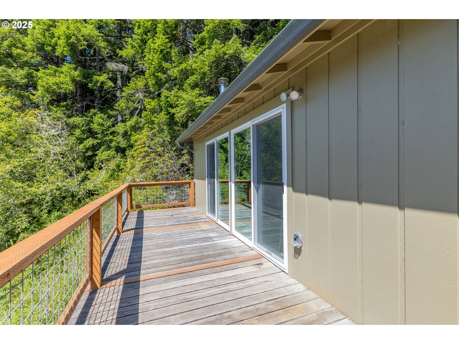 Listing photo 4 of 26, 1523 N TENMILE Lk, Lakeside, OR, 97449