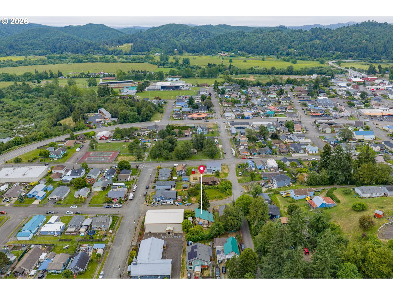 Listing photo 4 of 31, 725 B ST, Myrtle Point, OR, 97458