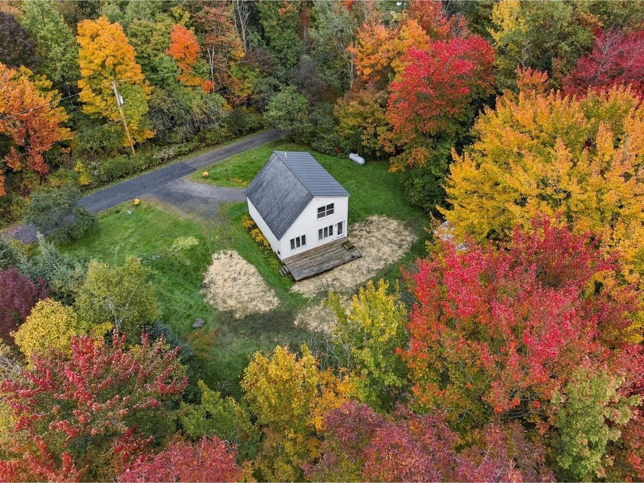 32 Pine Street, Warren, VT 05674