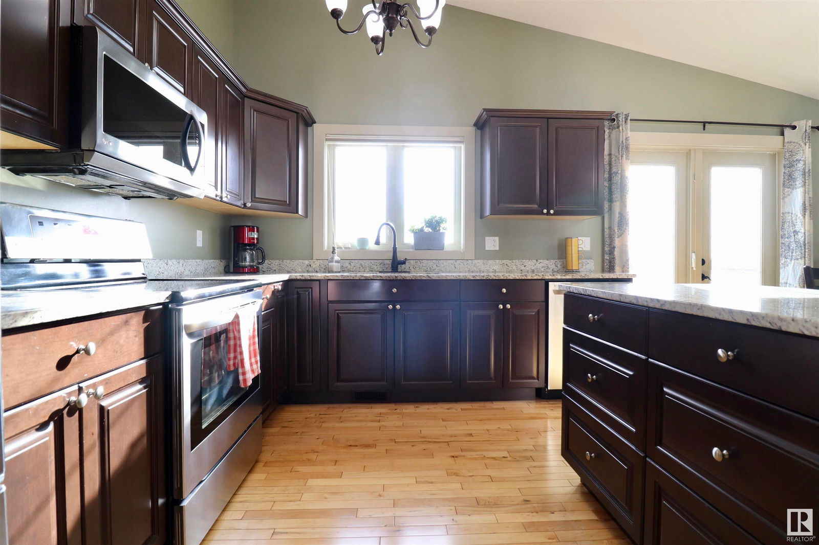 Listing Image 9