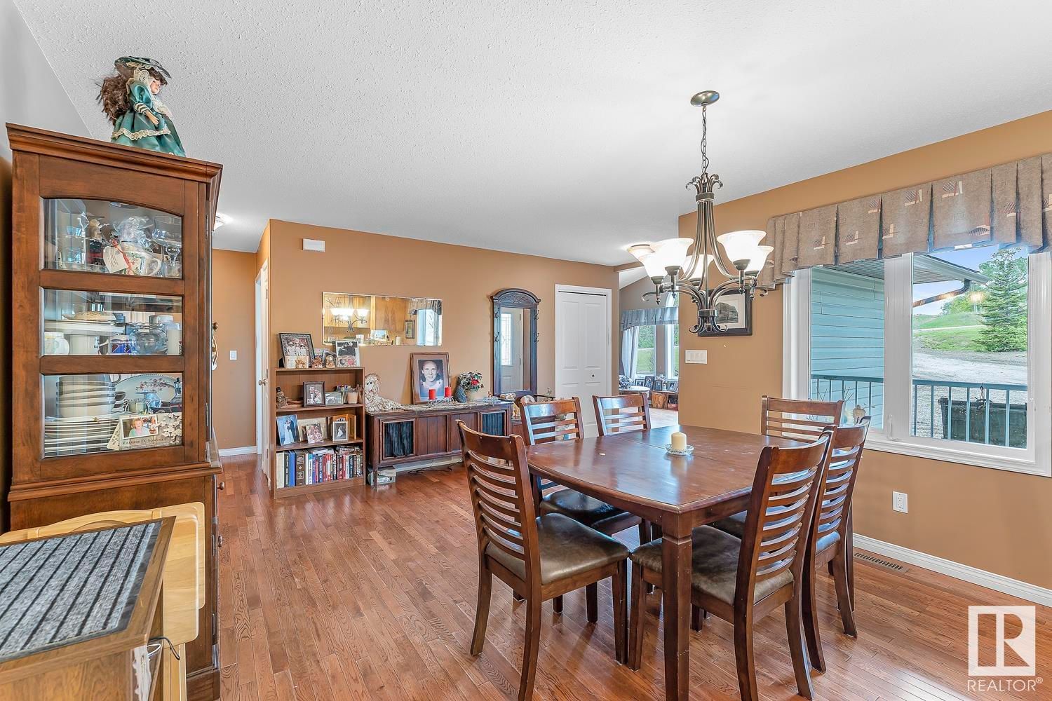 Listing Image 5