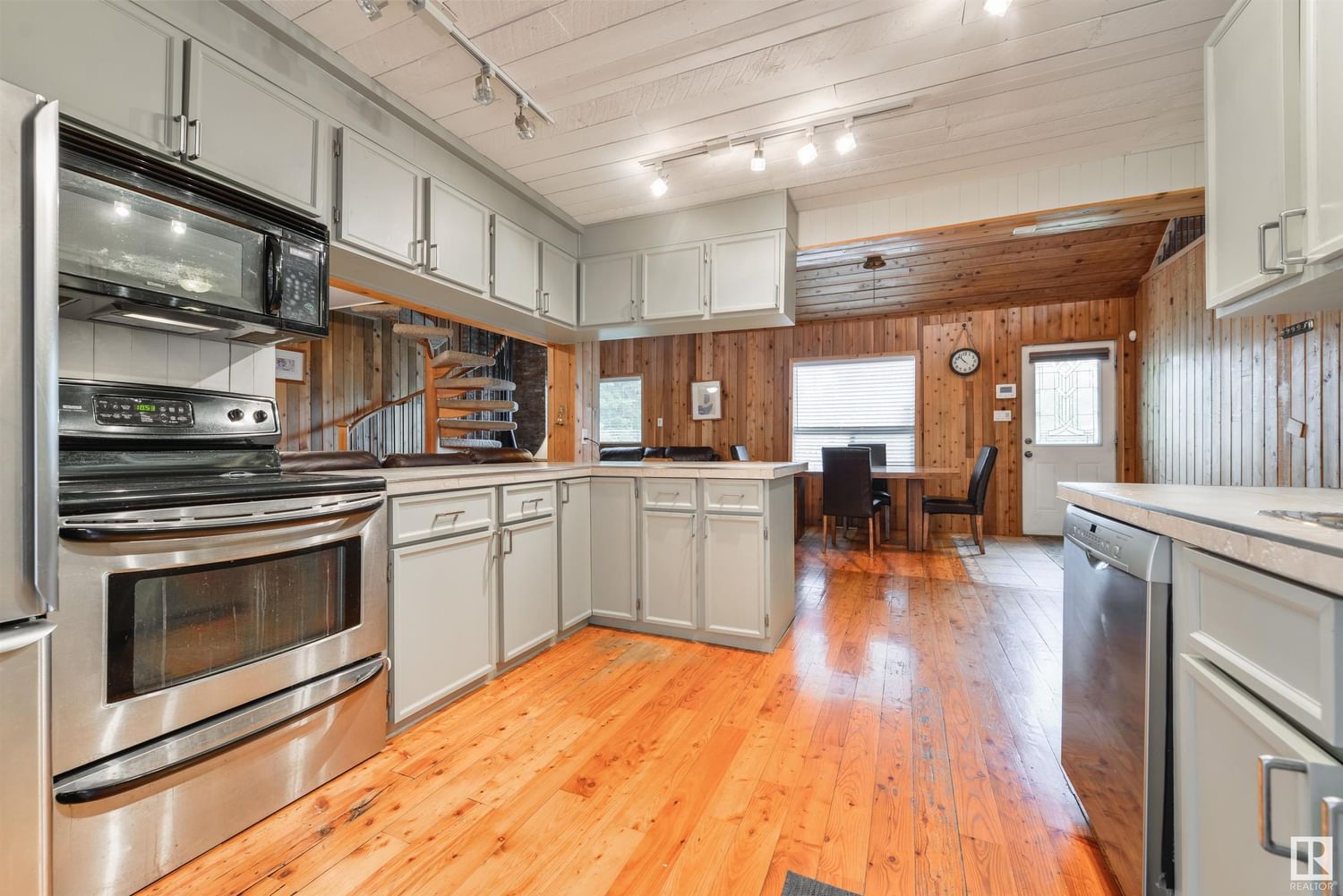Listing Image 7